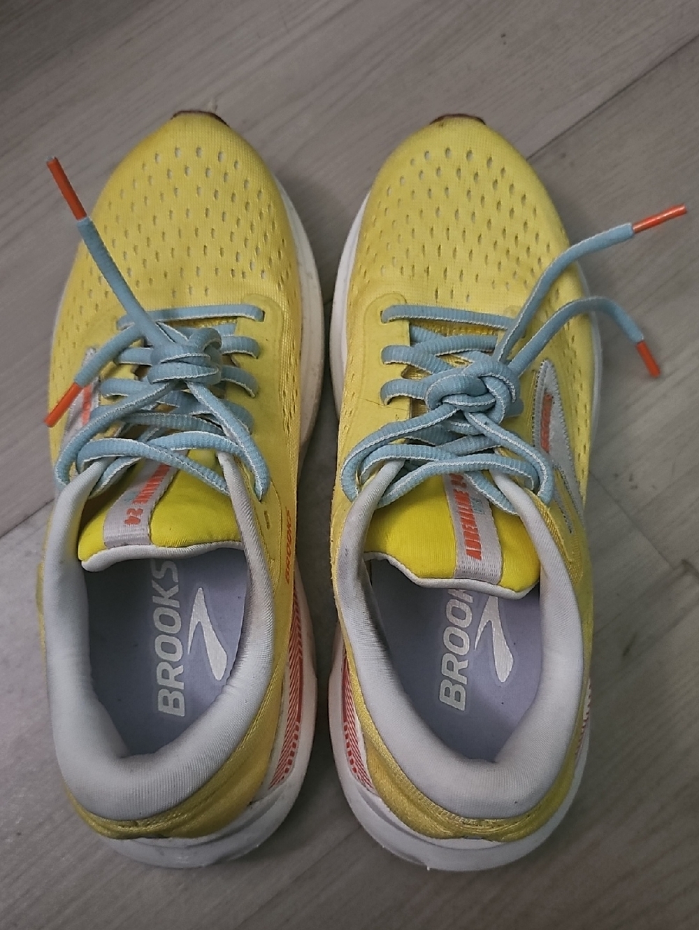Brooks Adrenaline GTS 24 120426-1b-744 Women's US 9 Yellow Running Shoes TZP1039 - Picture 2 of 9